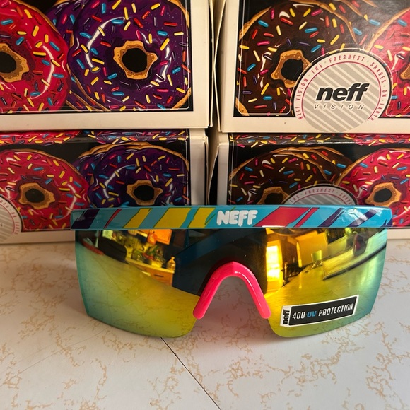 NEW Neff Brodie Sunglasses - Picture 3 of 3